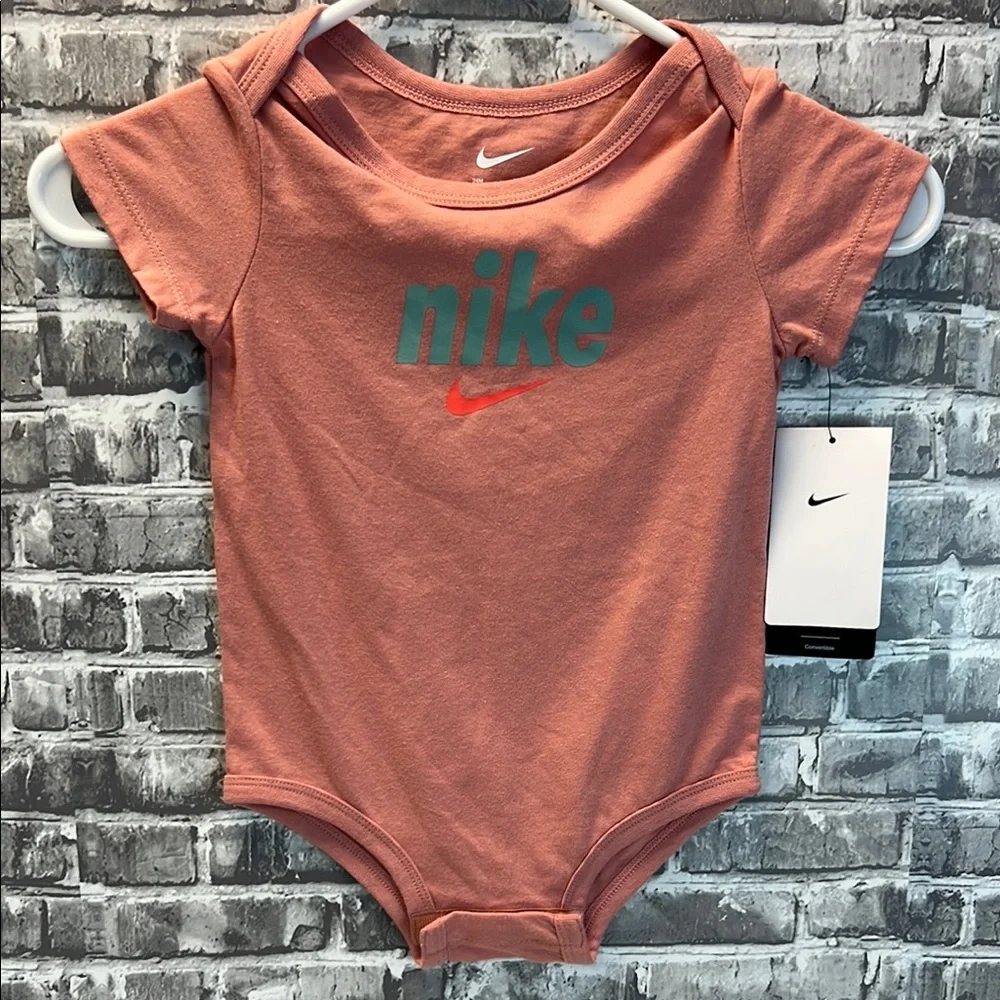 NWT baby‎ girls Nike onesie